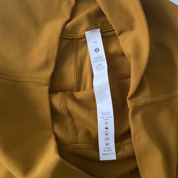 Wunder Train High rise shorts 6” - Picture 4 of 5